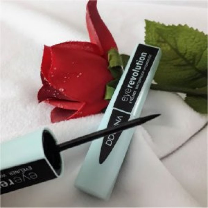 Eye liner waterproof Révolution noir